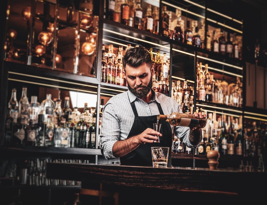 bartender serving coctail-min